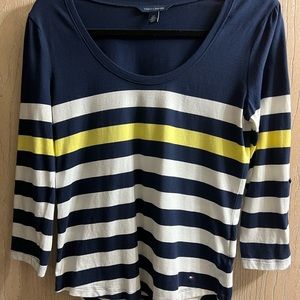 🎄 3 for $10 Tommy Hilfiger Casual T—Small